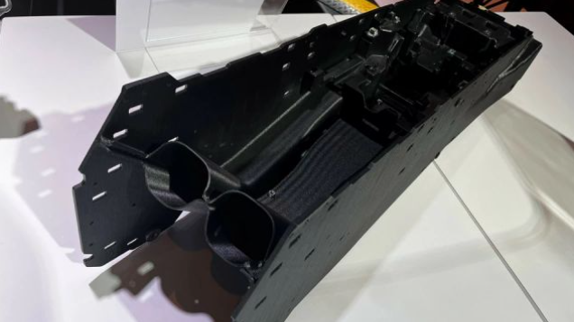 ENCY Simulation des BMW Mittelkonsolenträgers